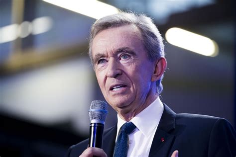 Dono da Louis Vuitton, Bernard Arnault supera Elon .